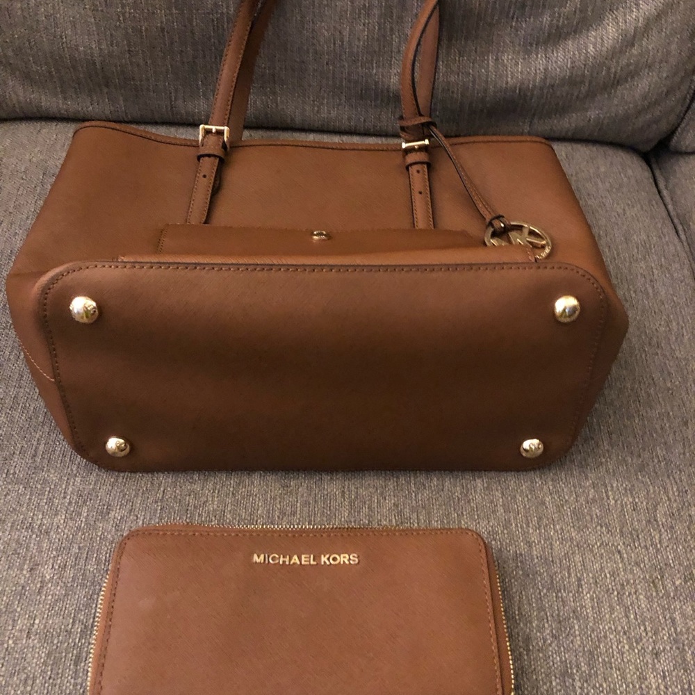 👜Michael Kors NS Jet Set, with matching Fulton Wallet
👜Color: Brown - Picture 4 of 8